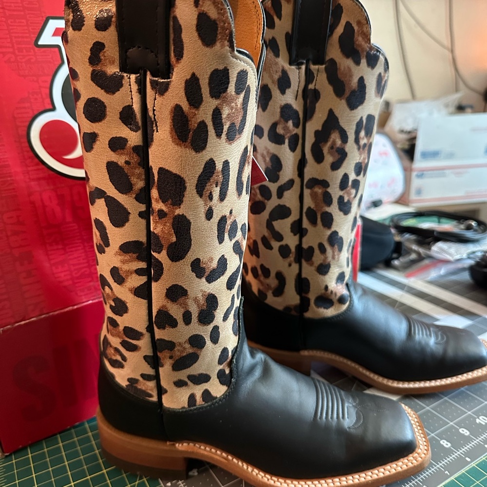 Justin Cowboy Boots Tan and Black Leather Cheetah 6.5B - Picture 4 of 10